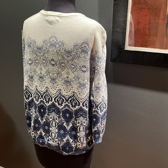 Land’s End white/navy print 100% supima cotton crew neck lightweight sweater. - Picture 4 of 5